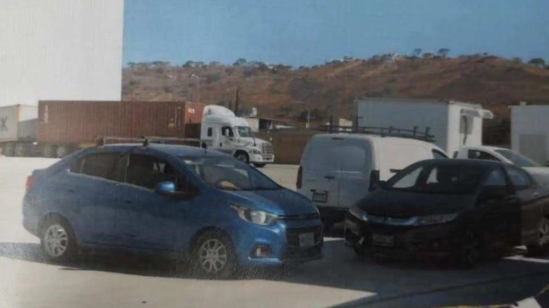 Desmantelan bodega donde se guardaban camiones de carga robados